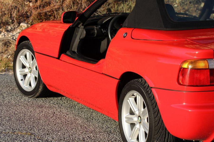 Детали экстерьера BMW Z1 (E30) 1988 года  (фото 47 из 88)